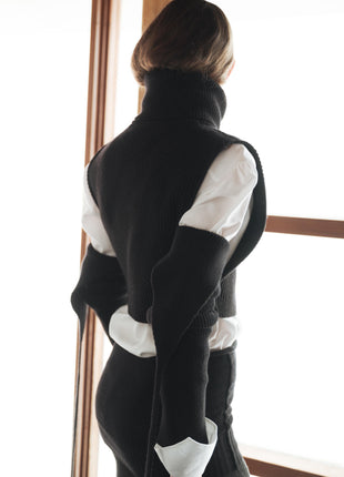 Extra Fine Merino Wool Cropped Turtleneck with Horn Buttons